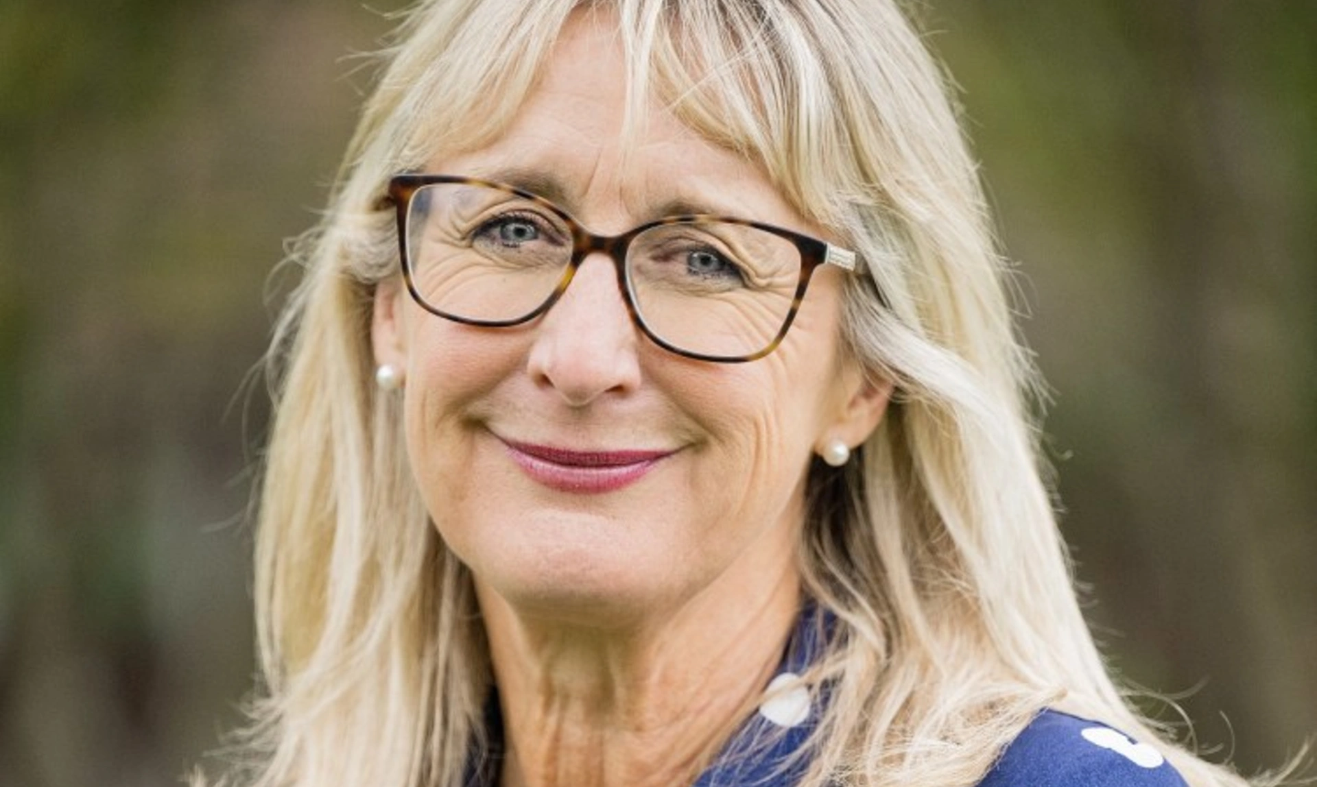 A blonde woman with glasses